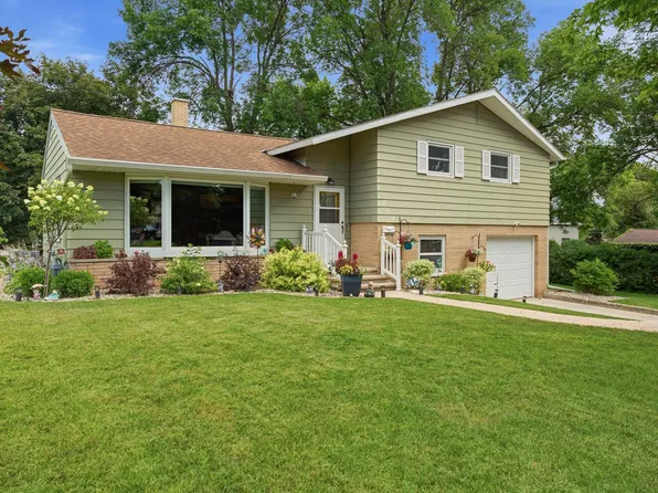 204 2nd St NW, Fairfax, MN 55332
