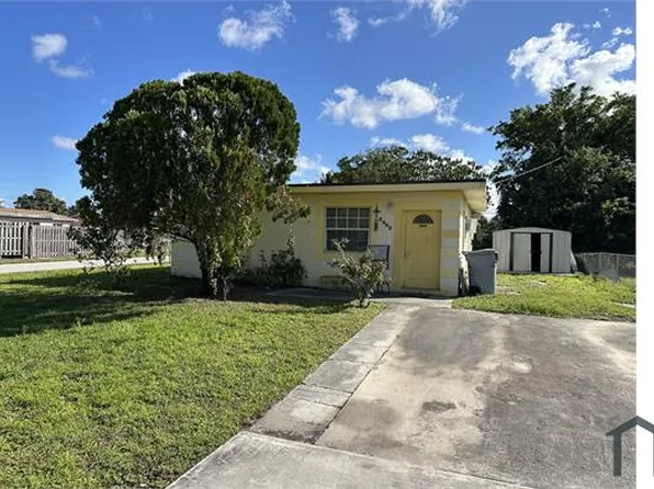 2402 NW 8th St, Pompano Beach, FL 33069