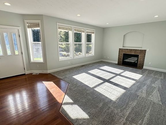 5th image of 1726 210th Ave E