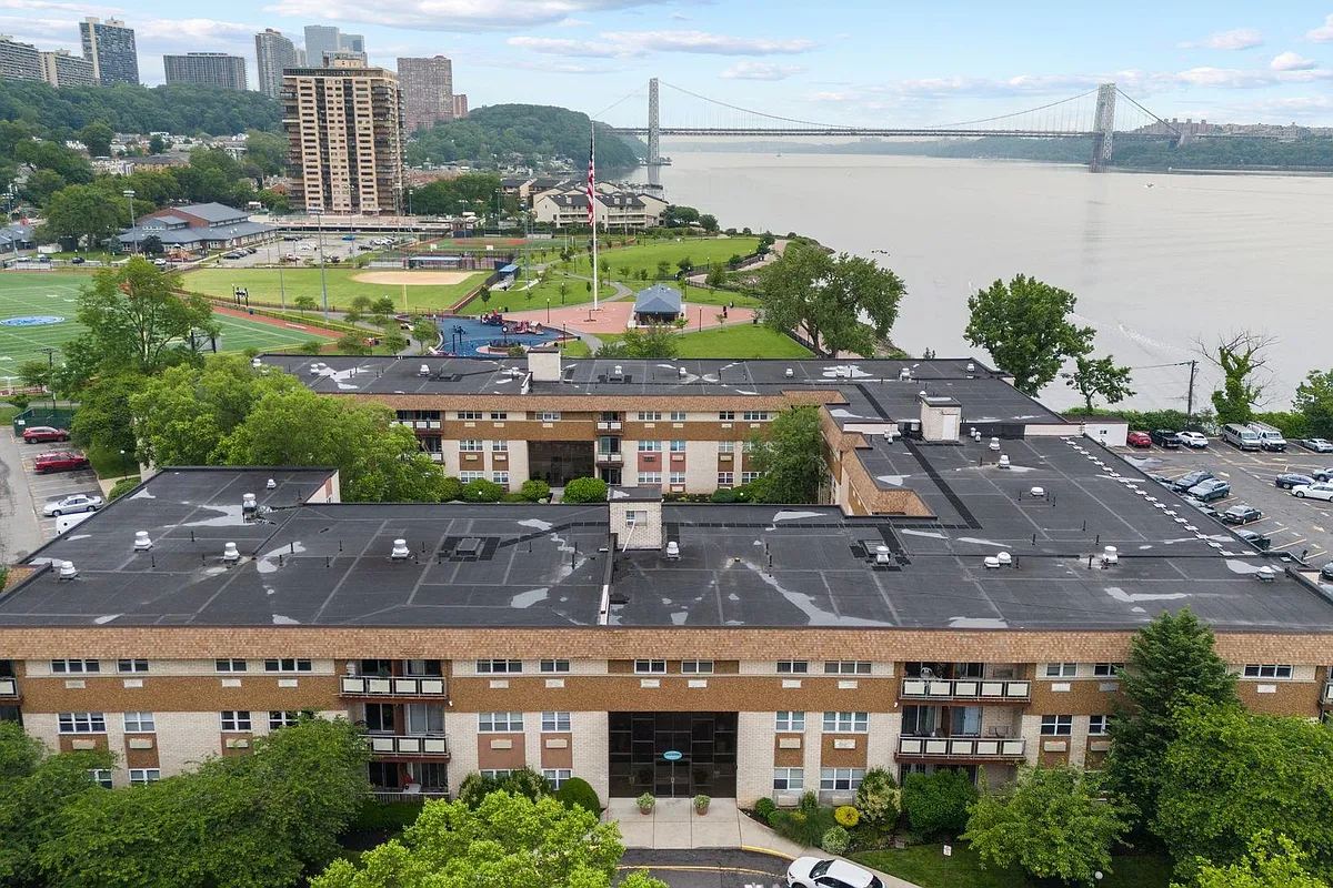 1111 River Road F25