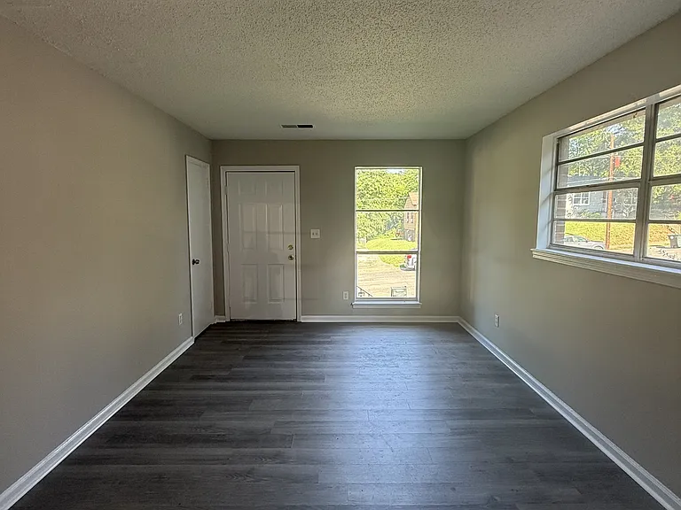 229 Oregon St — Photo 3
