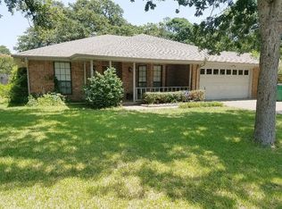 716 Brazos Ave, Rockdale, TX 76567