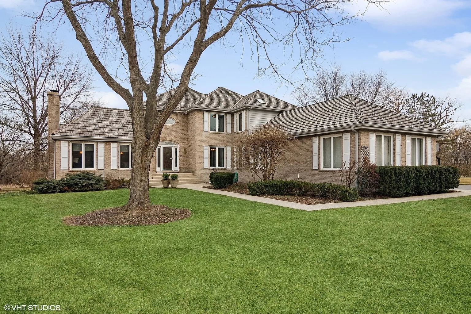 1385 Manassas Ln photo 1