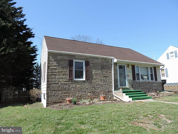 2nd image of 11014 Rosewood Dr