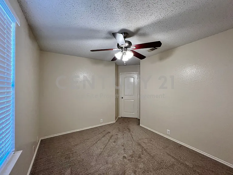 1901 Berkeley Dr — Photo 18