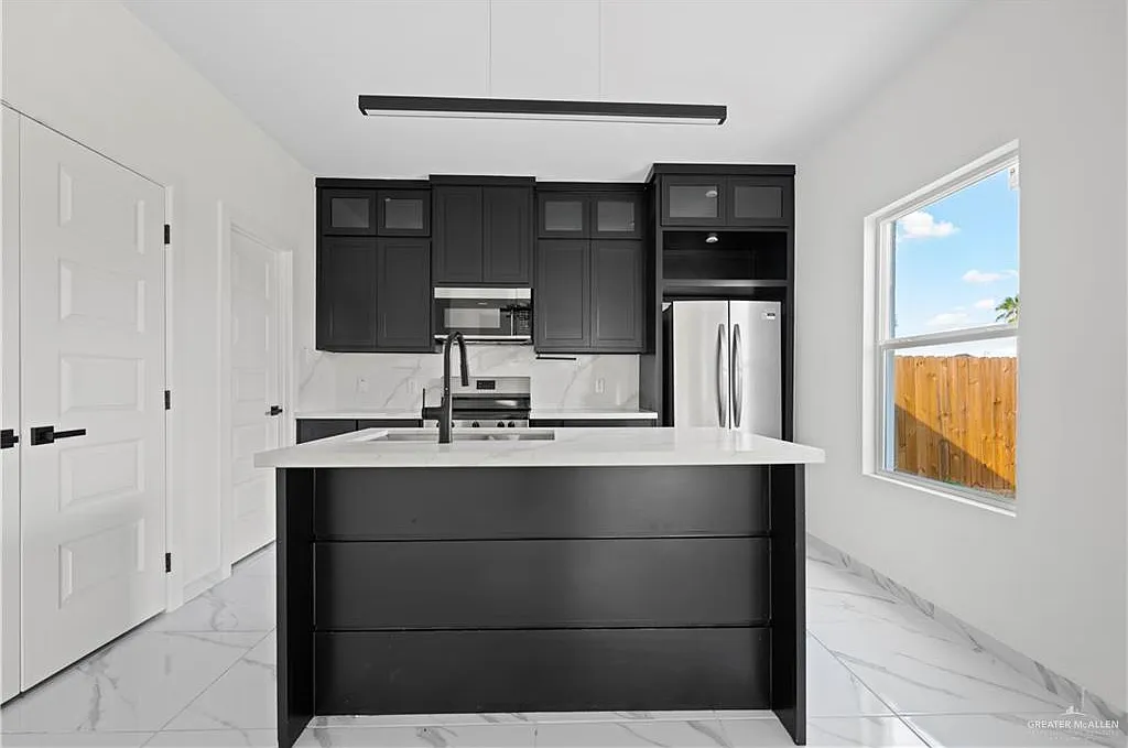 2 bed, 2.0 bath, 1100 sqft, $1,250 — Photo 2