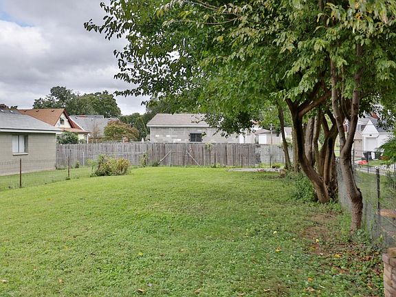 3rd image of 1261 E Burnett Ave