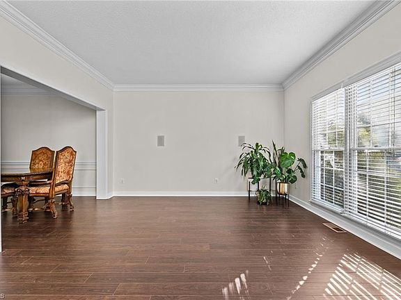 4th image of 3240 Cheswick Dr