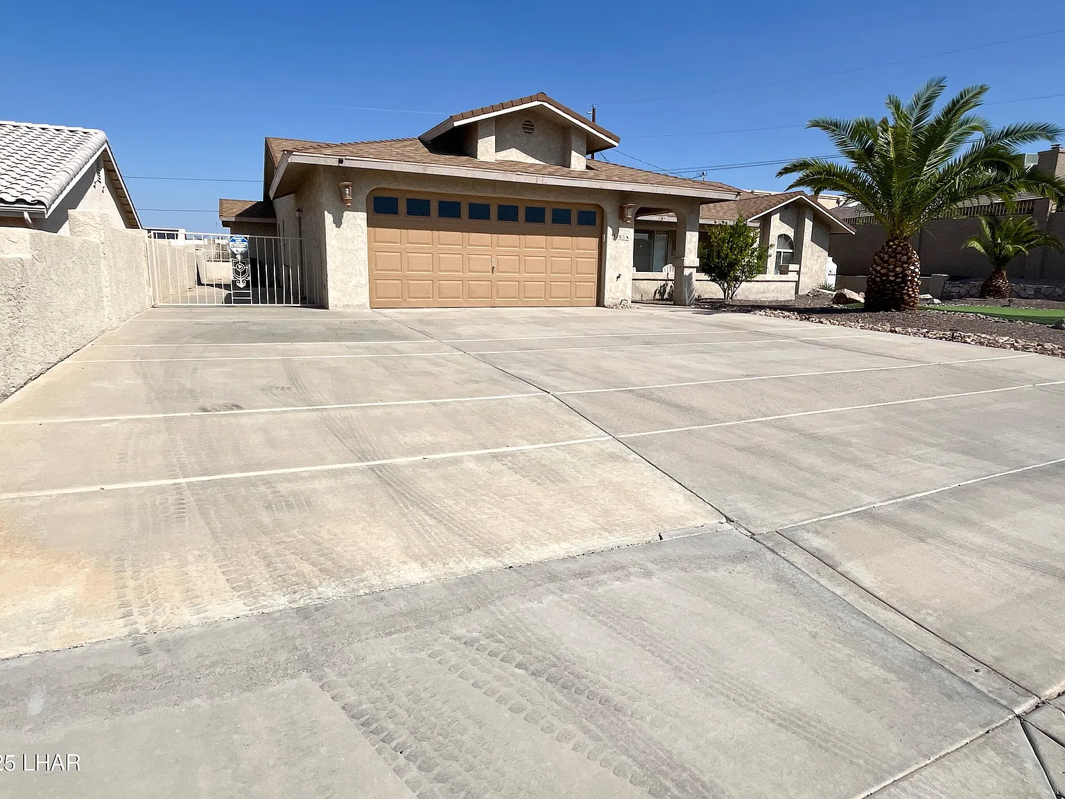 4 bed, 2.0 bath, 2088 sqft, $3,000 — Photo 2