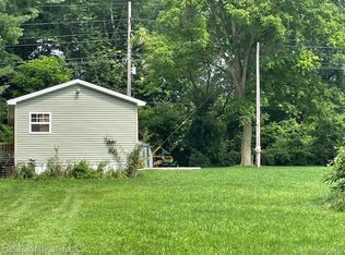 6060 & 6052 N Lapeer Rd, Fostoria, MI 48435