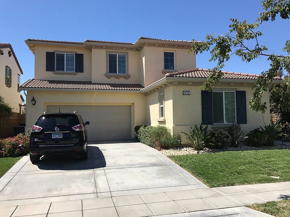 1st image of 819 N Museo Dr