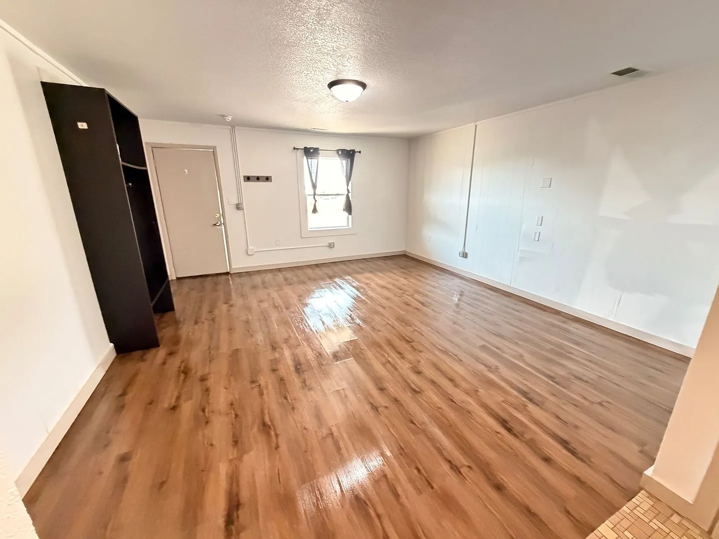 Broadway Apartments — Photo 3