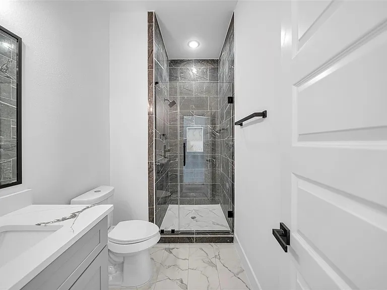 4834 Higgins St #B — Photo 25
