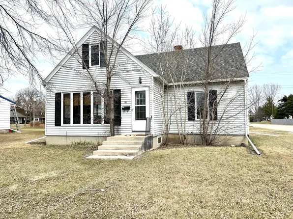 811 3rd St NE, Wannaska, MN 56751