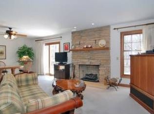 10 Newcastle Ln, Lincolnshire, IL
