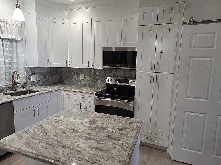 409 Fleming St — Photo 3