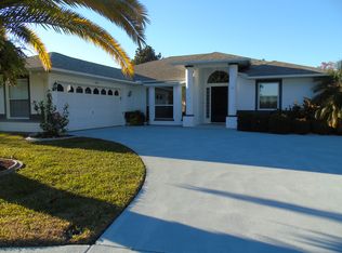 1160 Briar Run Cir, Malabar, FL 32950