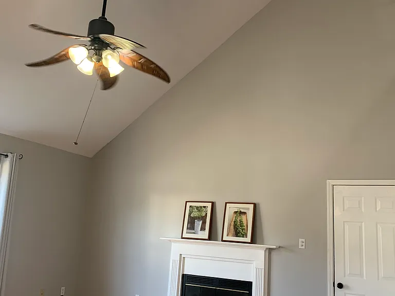 2390 Trafalgar Dr — Photo 2