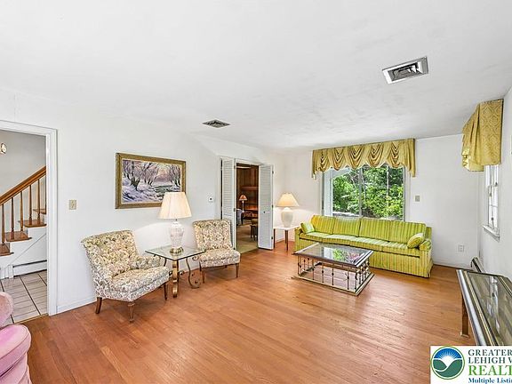 2nd image of 3065 W Livingston St