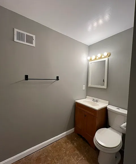 708 Lennox St #2 — Photo 5