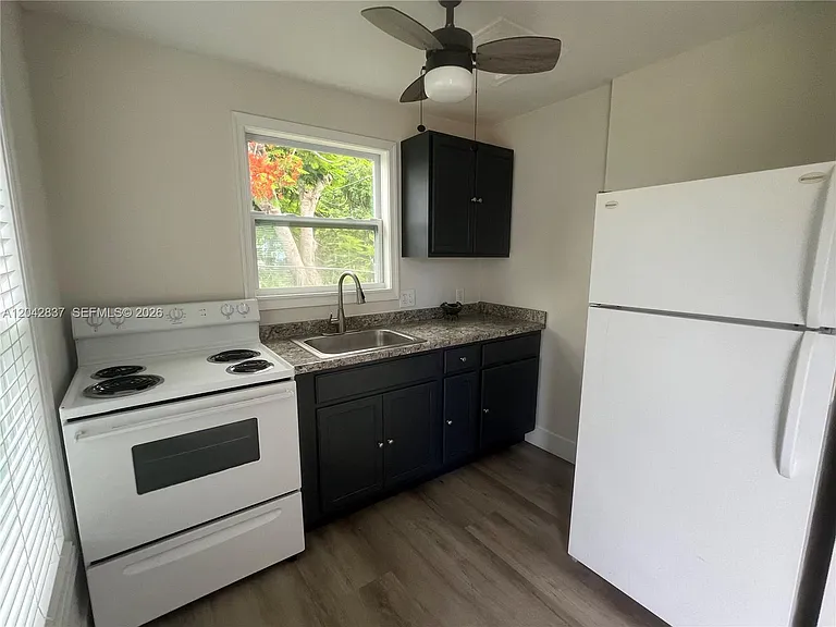 161 NW 6th St #2 — Photo 5