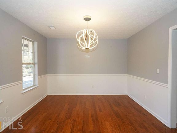 4th image of 105 N Knights Circle E