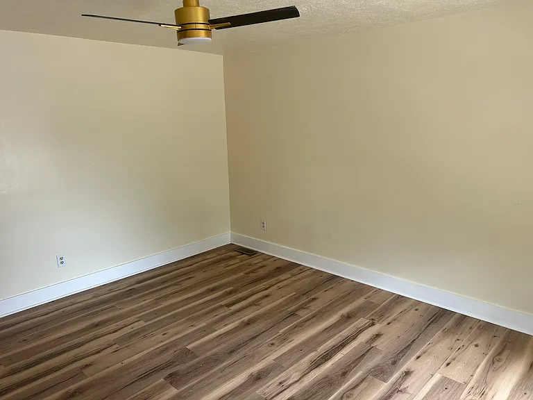 2342 Lake Ave — Photo 8