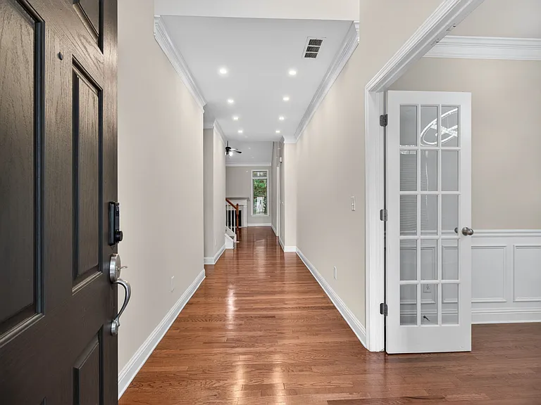 2935 Whitfield Ave — Photo 4
