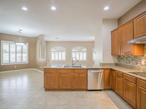 2nd image of 42 N Vineyard Ln