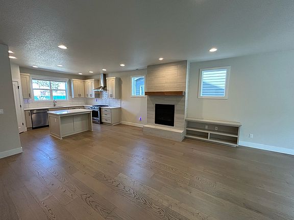 3rd image of 20211 Glen Vista Rd