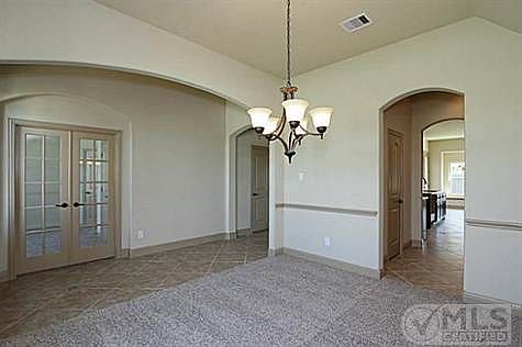 2nd image of 1708 Crescent Oak St