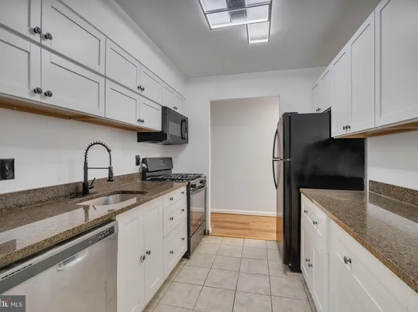 17 Canterbury Sq APT 103, Alexandria, VA 22304