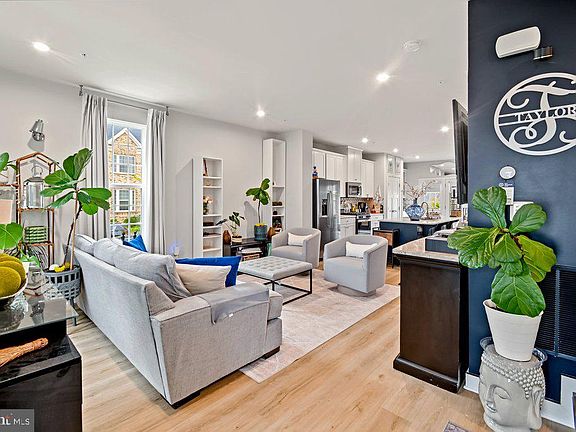 5th image of 401 Holloway St