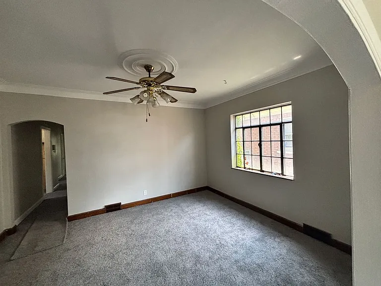 2943 Leslie St — Photo 16