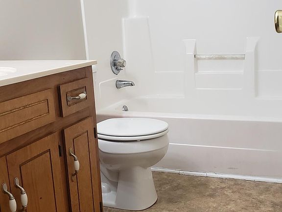 5th image of 578 Kathryn Ct