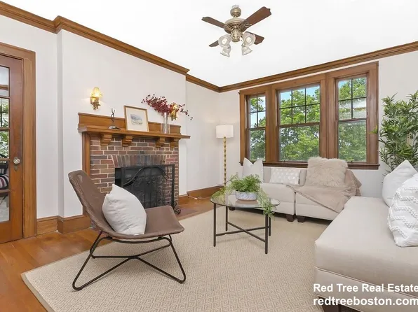 66 Algonquin Rd #1, Chestnut Hill, MA 02467