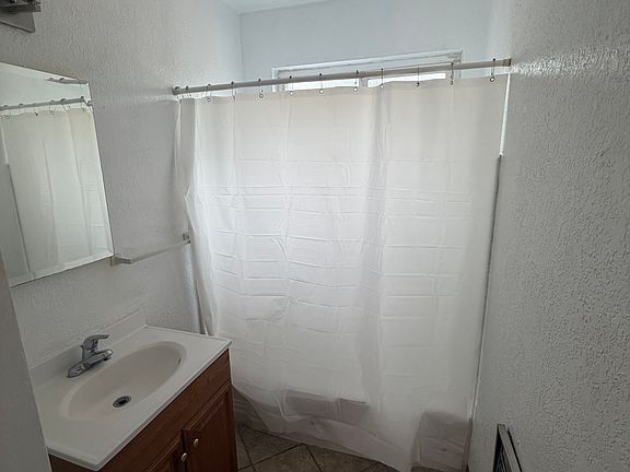 5th image of 1007 N Mariposa St APT C