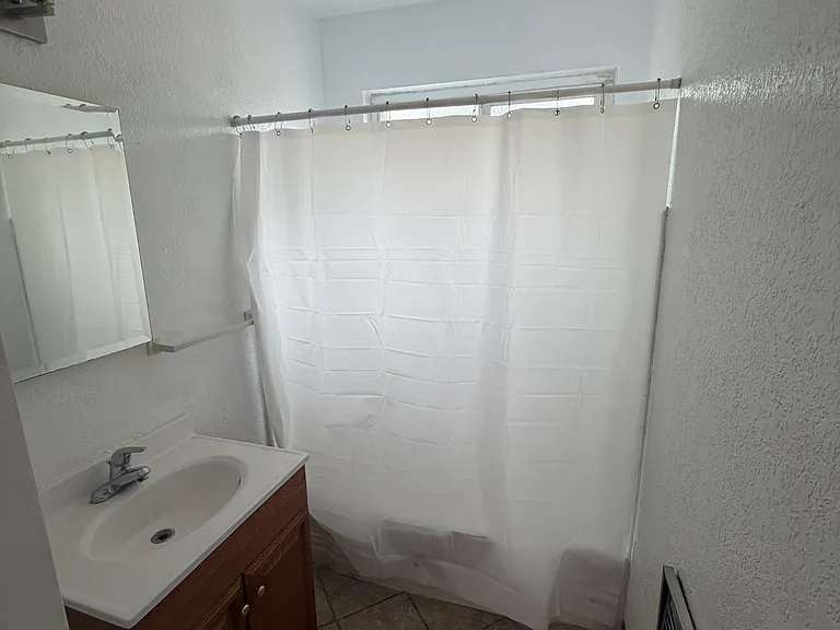 1007 N Mariposa St #C — Photo 5