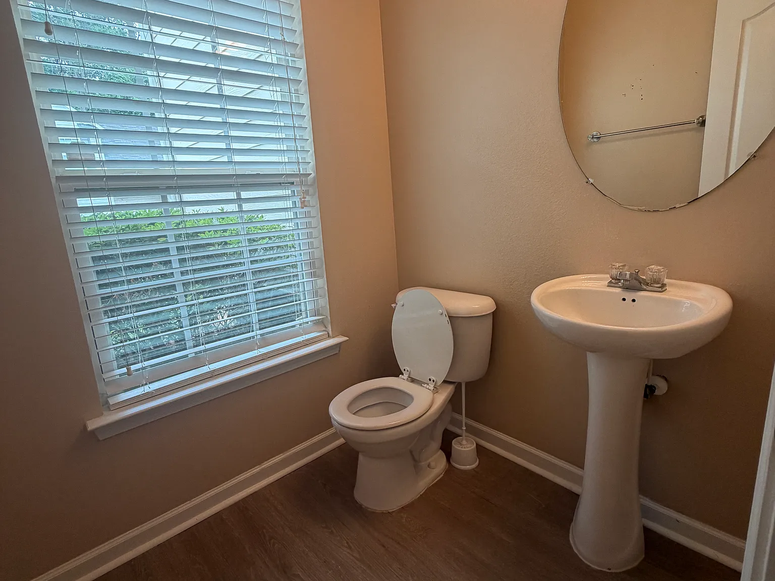 3 bed, 2.5 bath, 1816 sqft, $1,895 — Photo 3