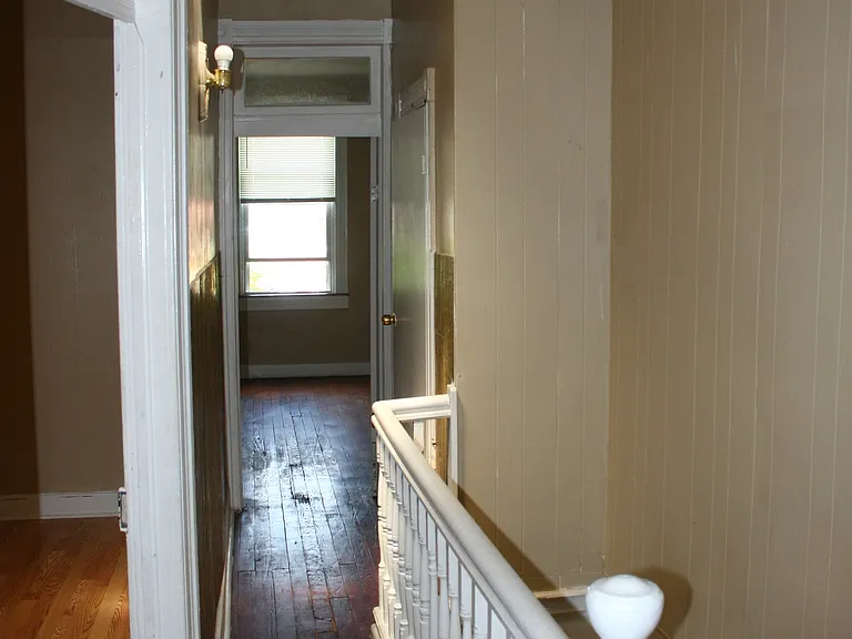 N Kenwood Ave — Photo 8