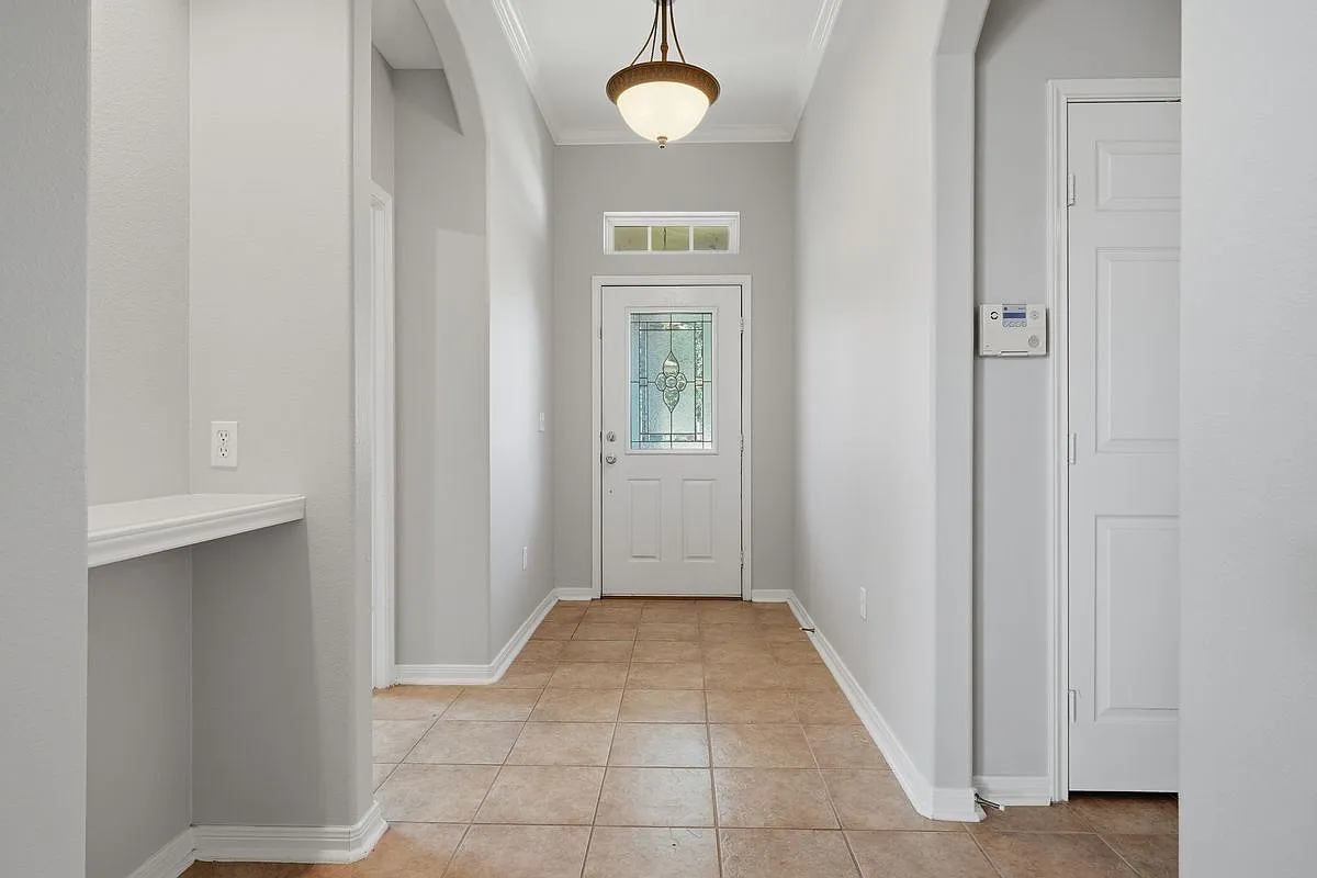 4 bed, 2.0 bath, 1731 sqft, $2,500 — Photo 4