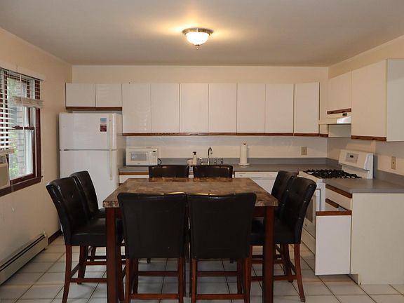 4th image of 17 Bronxville Ln