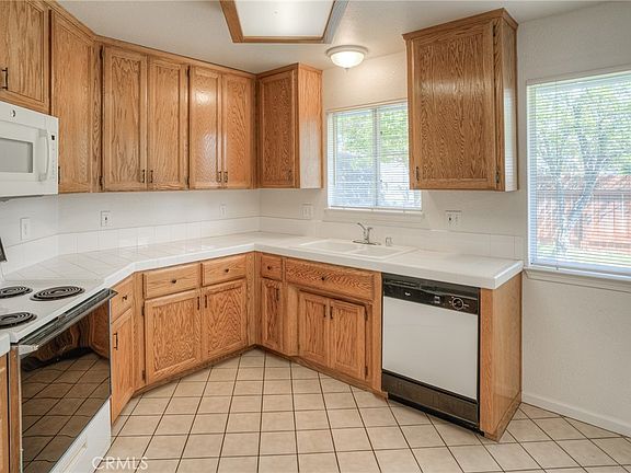 3rd image of 18 Dawn Ct