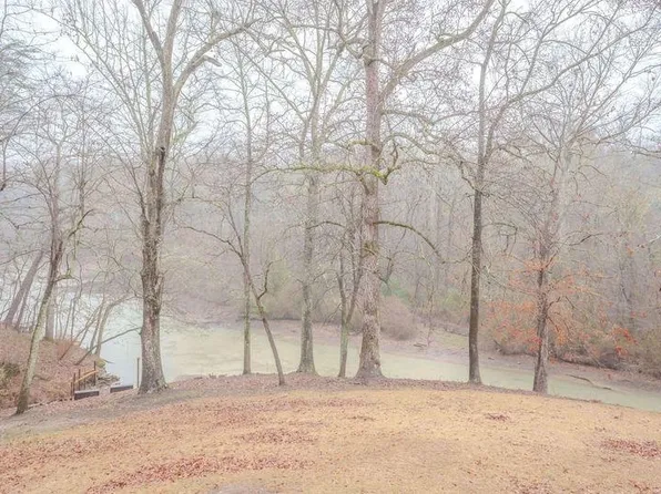 708 Wilson Dam Cir, Sheffield, AL 35660