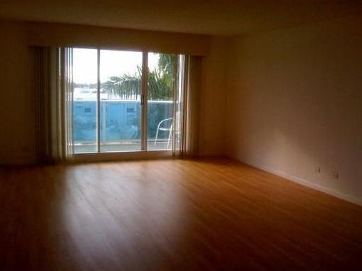 2nd image of 2301 Collins Ave APT 433