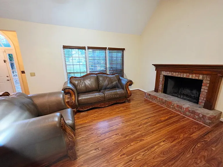 3718 Memorial Pkwy NW — Photo 7