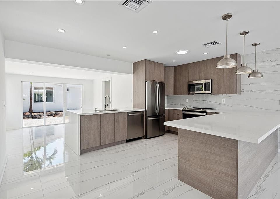 1st image of 2201-1 NE 9th Ave #2201-1