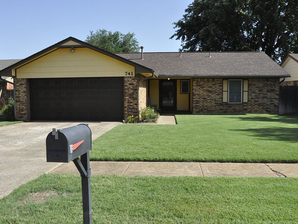 Front view of home