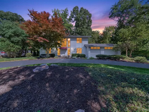 28256 Harwich Dr, Farmington Hills, MI 48334