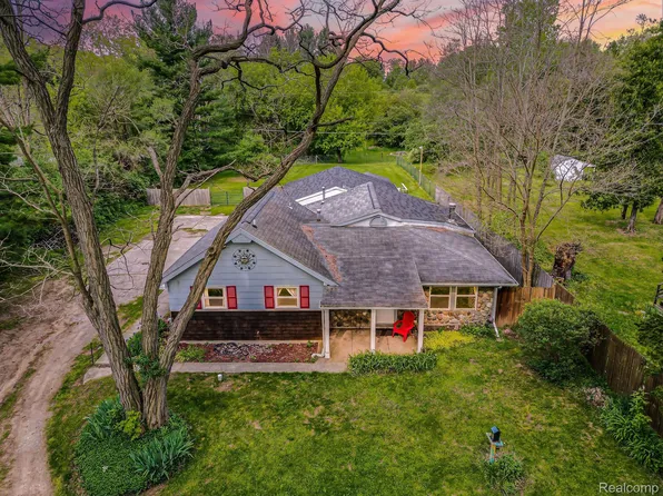 5103 Bray Rd, Flint, MI 48505